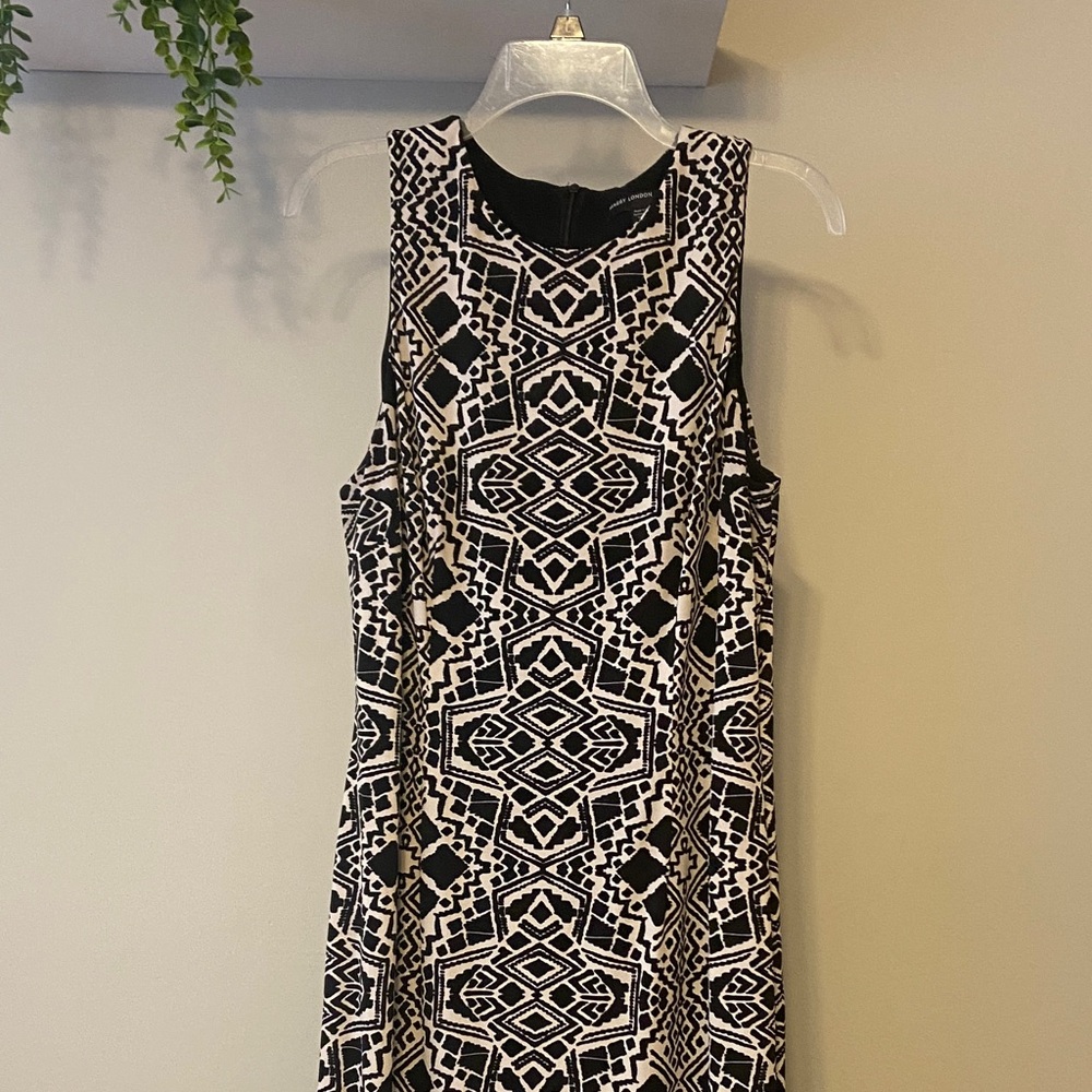 Maggy London Black and White Geometric  Dress size 14